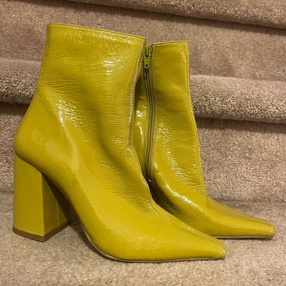 Steve Madden Pointed-Toe Patent Ankle Boots in Yellow